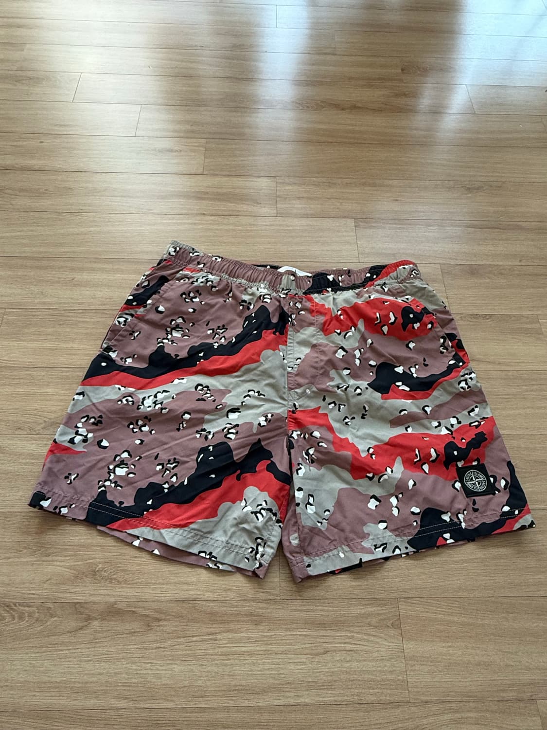 스톤아일랜드 데저트 카모 반바지 새상품 상품이미지1