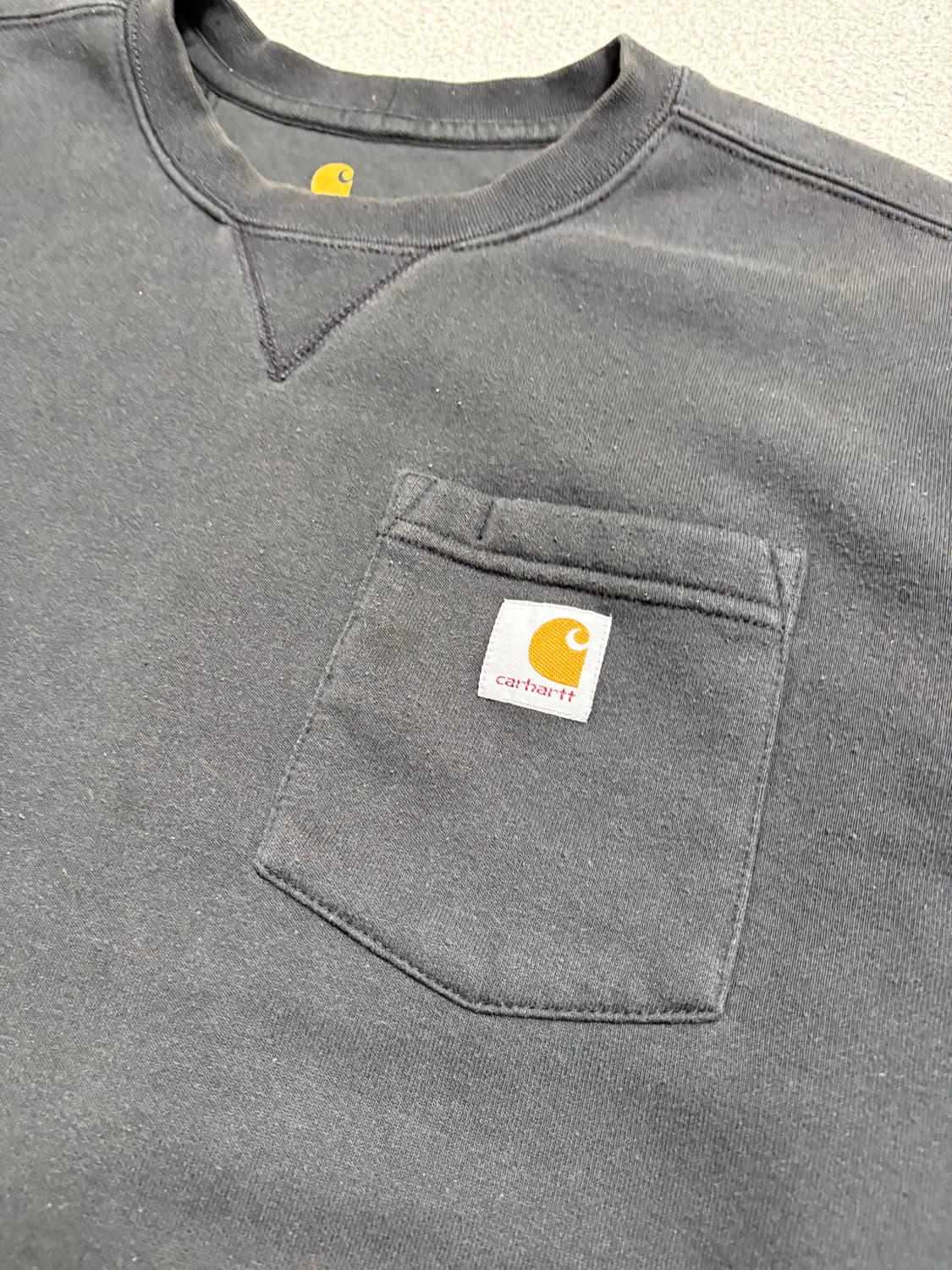 칼하트 크루넥 포켓 스웨트셔츠 블랙 상품이미지6