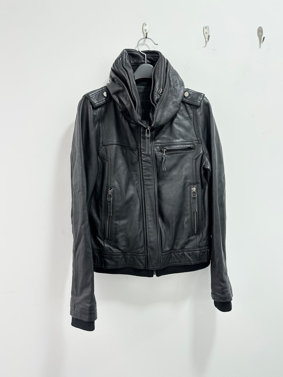 DEMOO lamb skin high neck leather bomber 상품이미지4