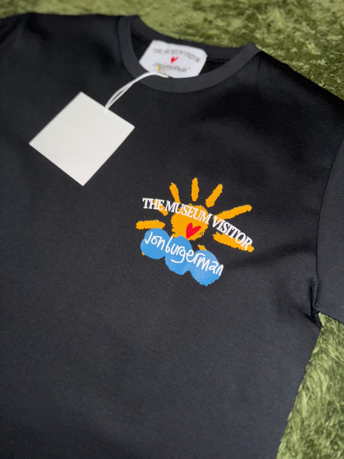 [S] 더뮤지엄비지터 X 존 버거맨 콜라보 플래닛 프린트 티셔츠 상품이미지2