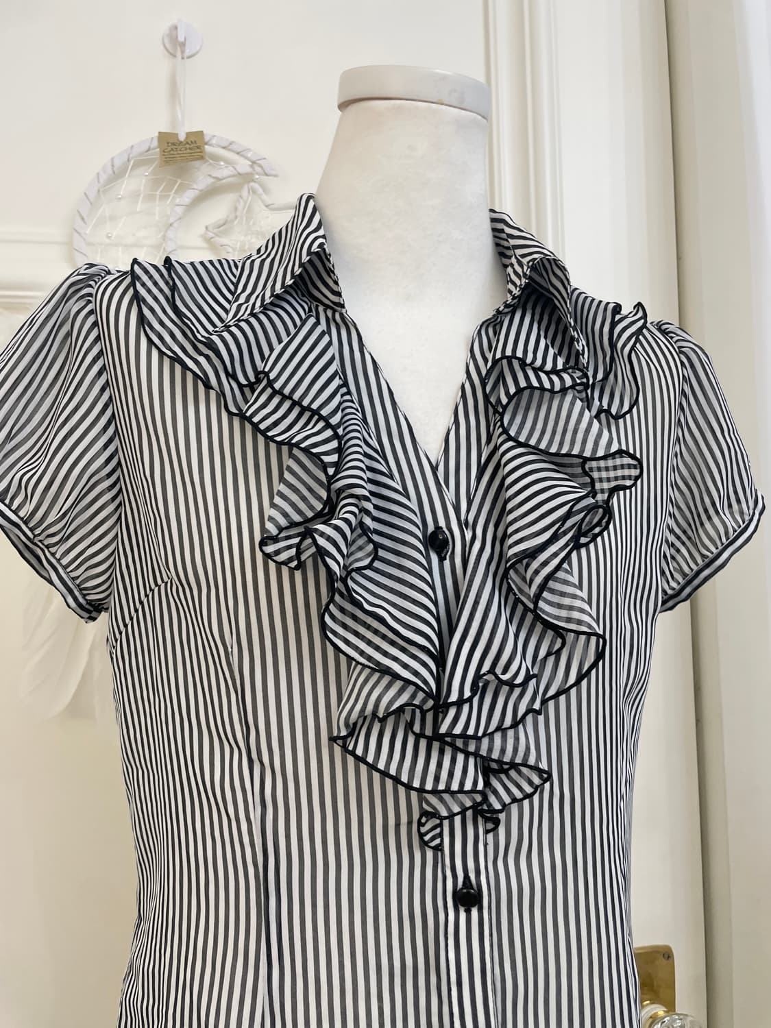 black stripe frill point puff blouse 상품이미지6