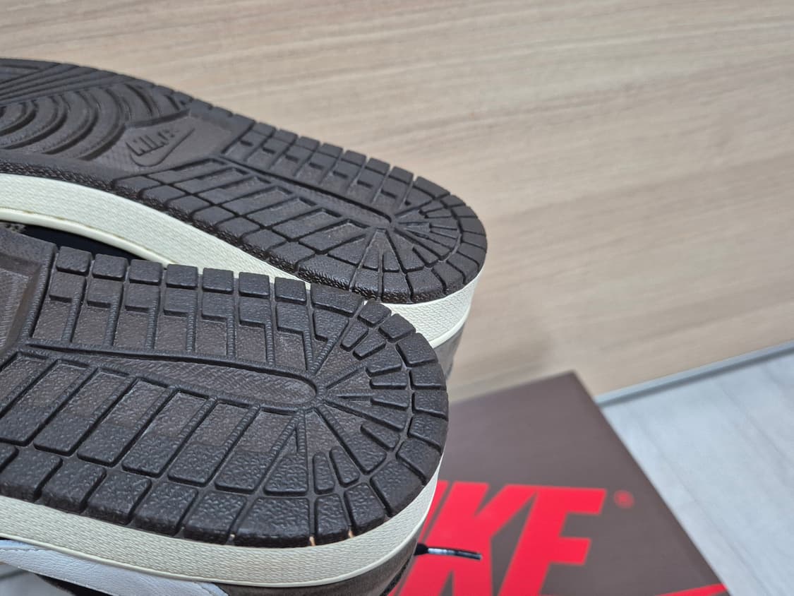 나이키 조던1 로우 트래비스 스캇 OG 모카 Tavis Scott 상품이미지8