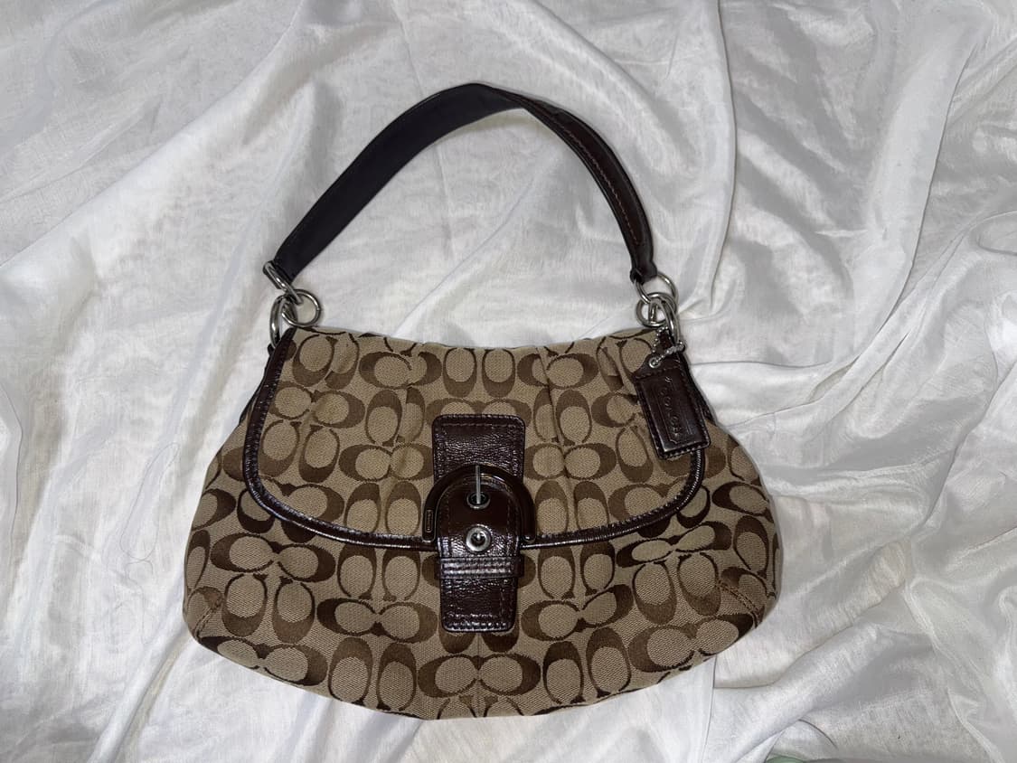 코치 소호 버클 숄더백 상품이미지5