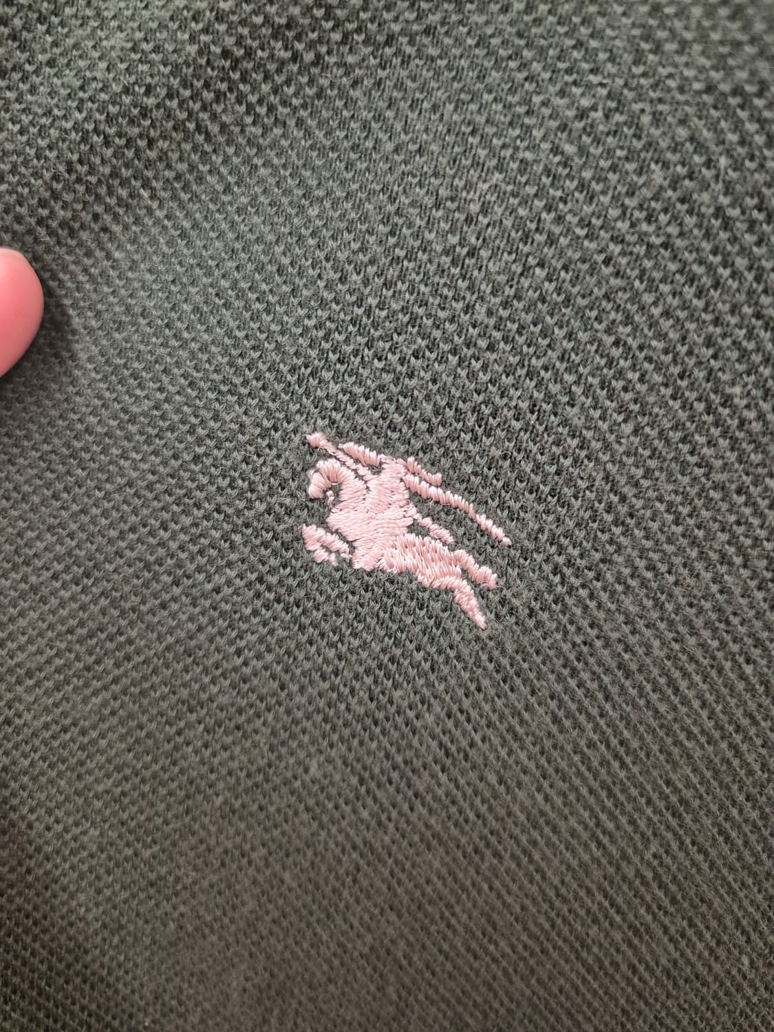 버버리 로고 자수 올리브 카라티 S 상품이미지4