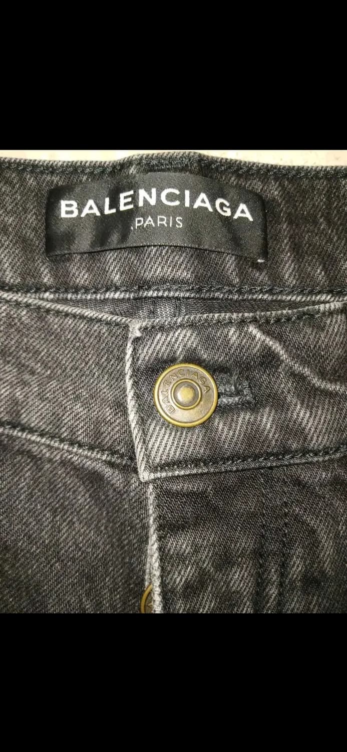 BALENCIAGA WASHED BLACK DENIM SHORTS 상품이미지4
