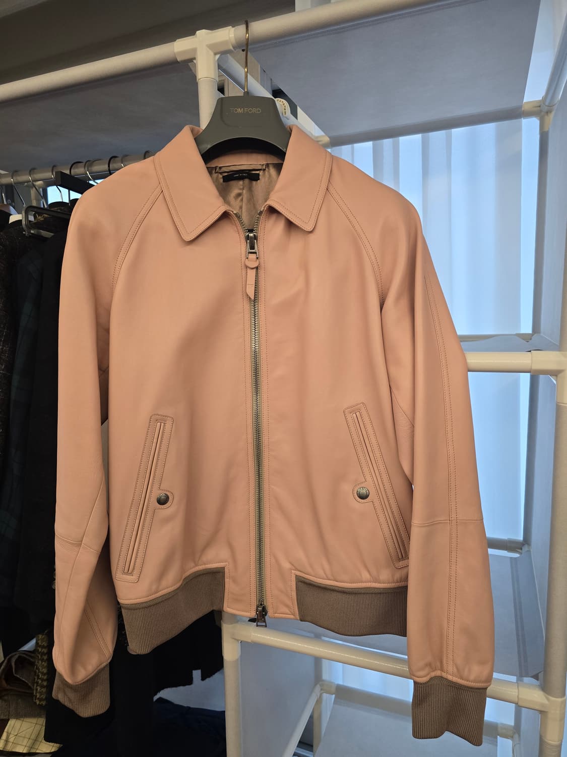 새제품) 톰포드 베이지핑크 램 레더재킷 52사이즈 상품이미지1