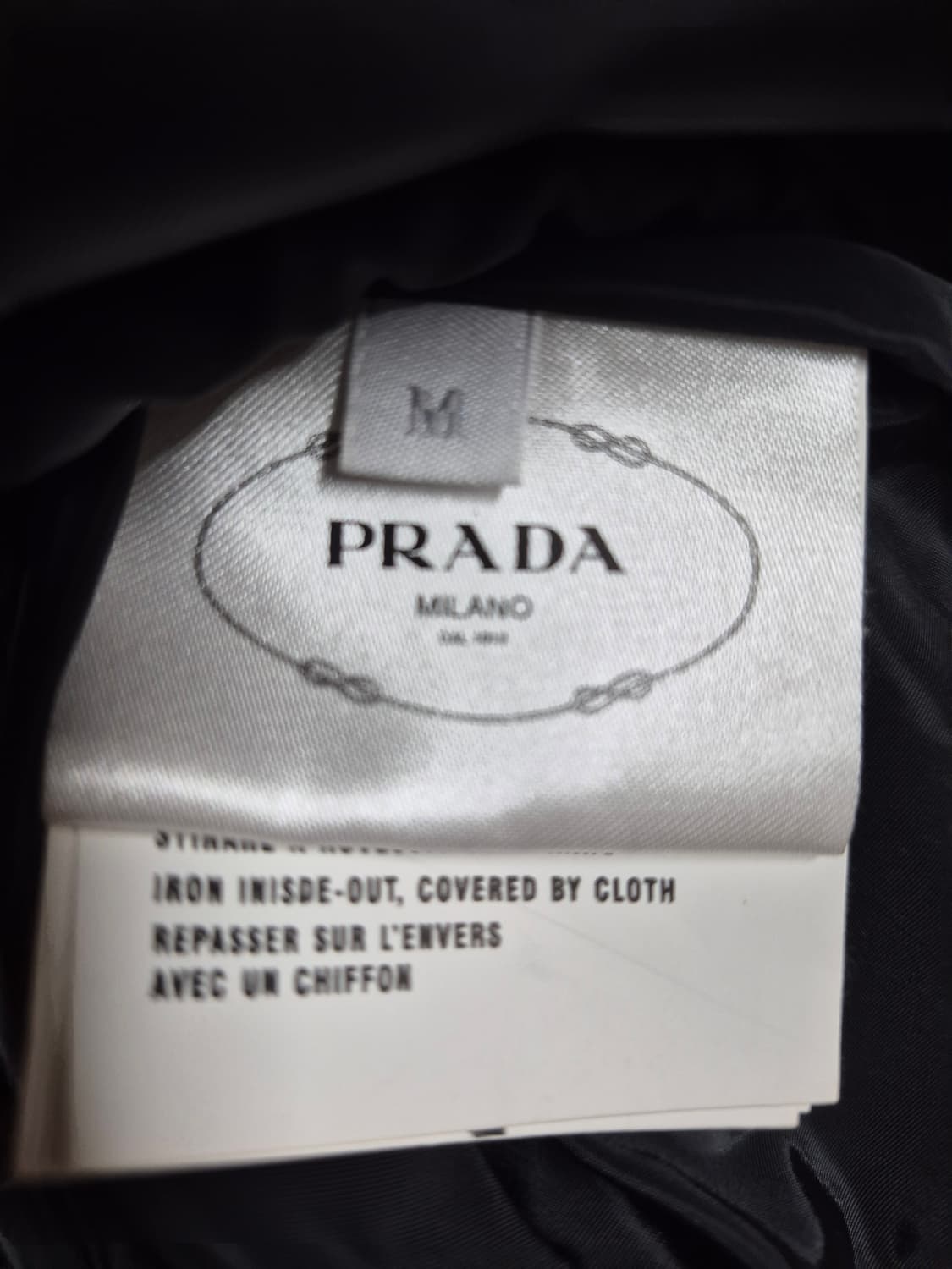 날씬77 까지 정품 프라다 나일론 방수 사파리 자켓 상품이미지6