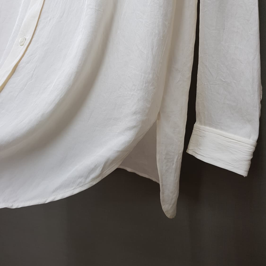 띠어리(Theory) 트리아세테이트 베이직 셔츠 P사이즈 상품이미지4