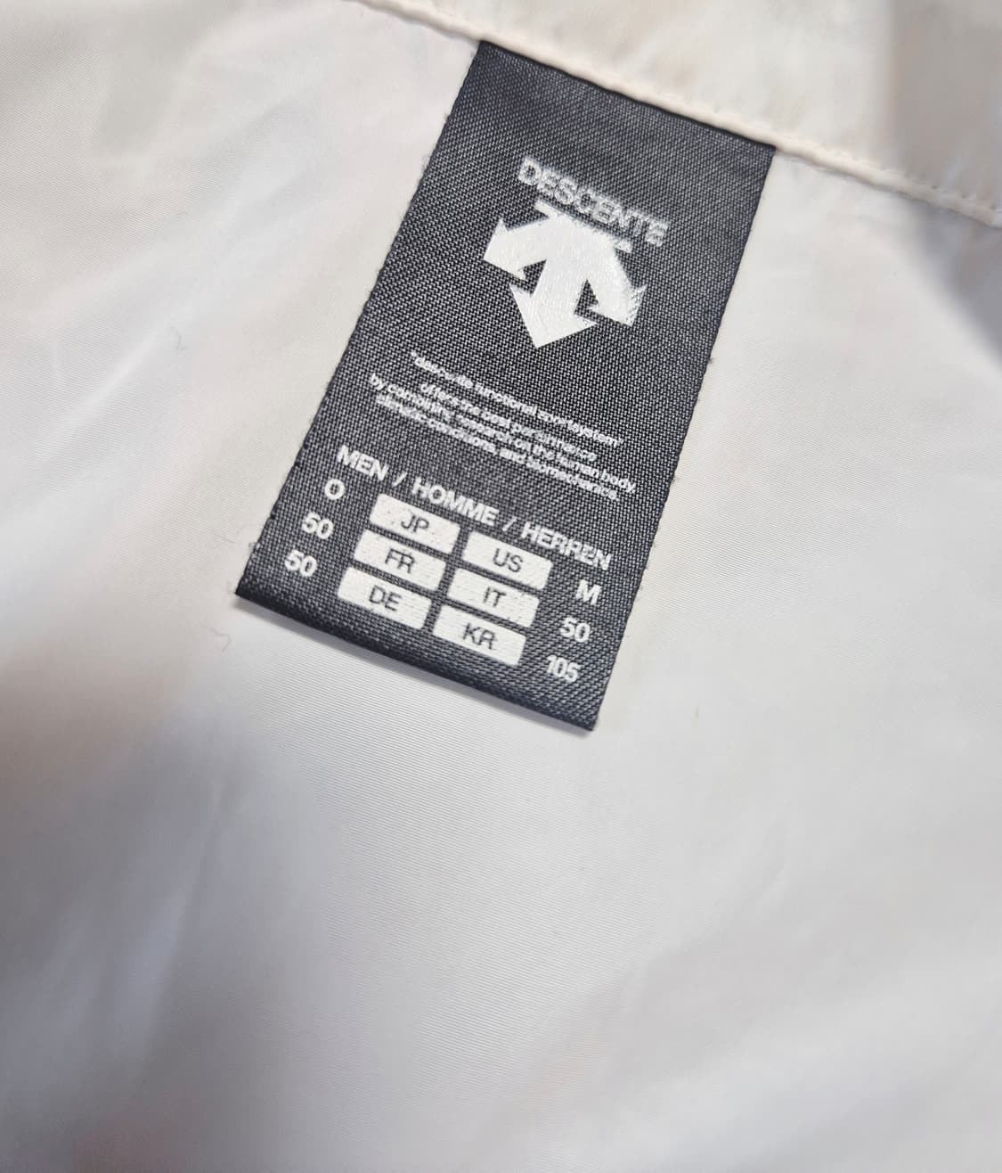 데상트반팔아노락(정품)반팔바람막이 상품이미지9