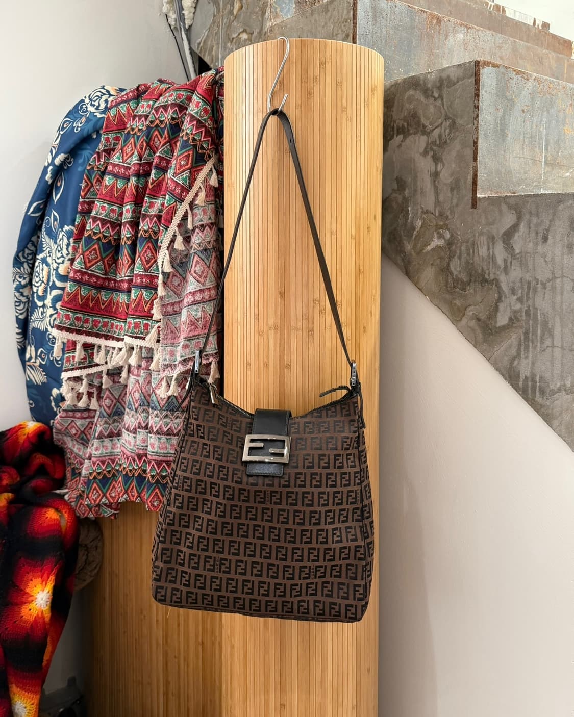 펜디 브라운 주키노 캔버스 숄더백 상품이미지1