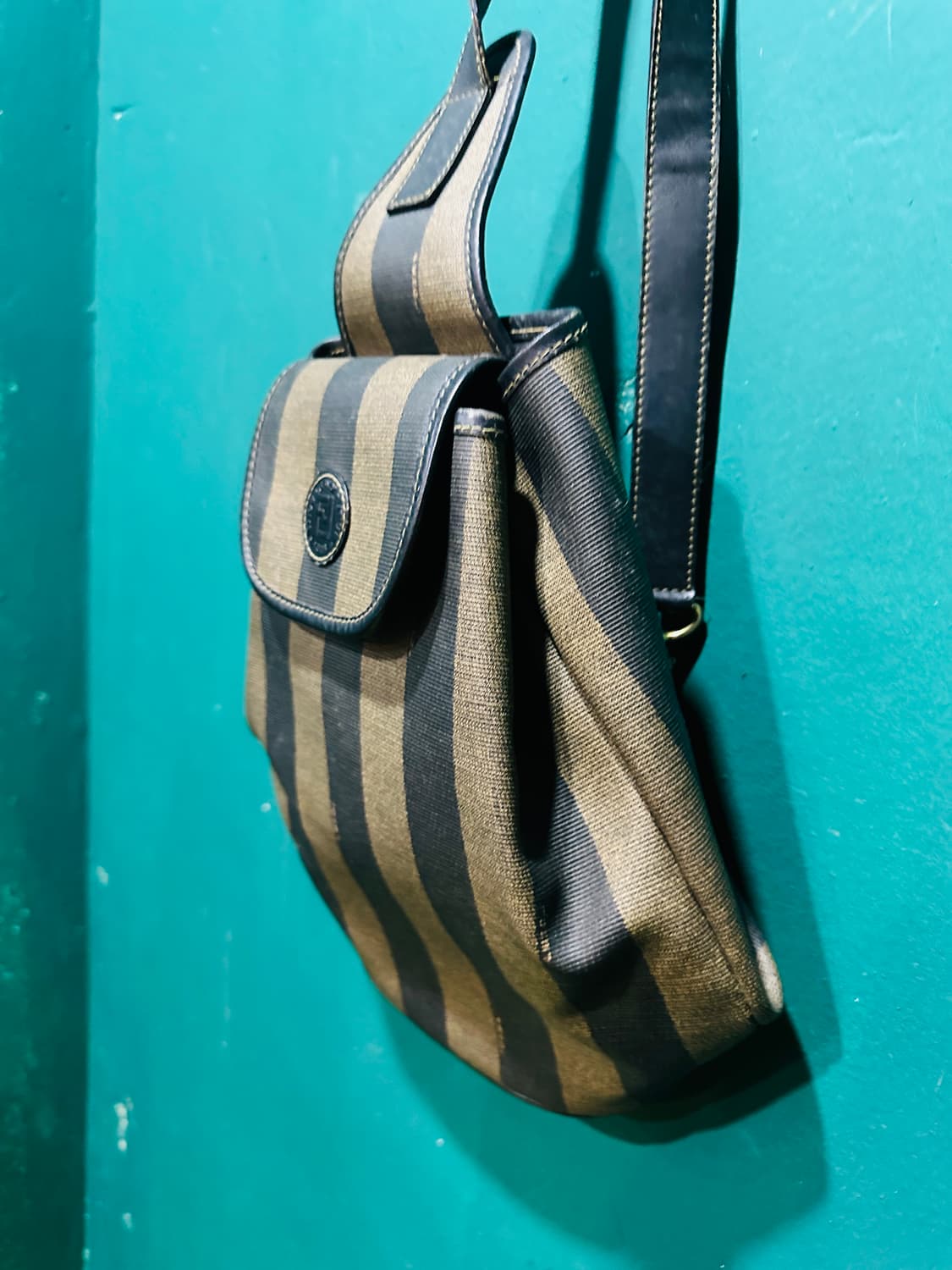 펜디 FF로고 페귄 슬링백 상품이미지5