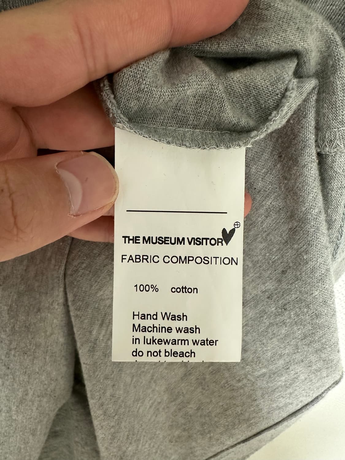 더뮤지엄비지터 실버 큐빅 스터드 로고 티셔츠 상품이미지6