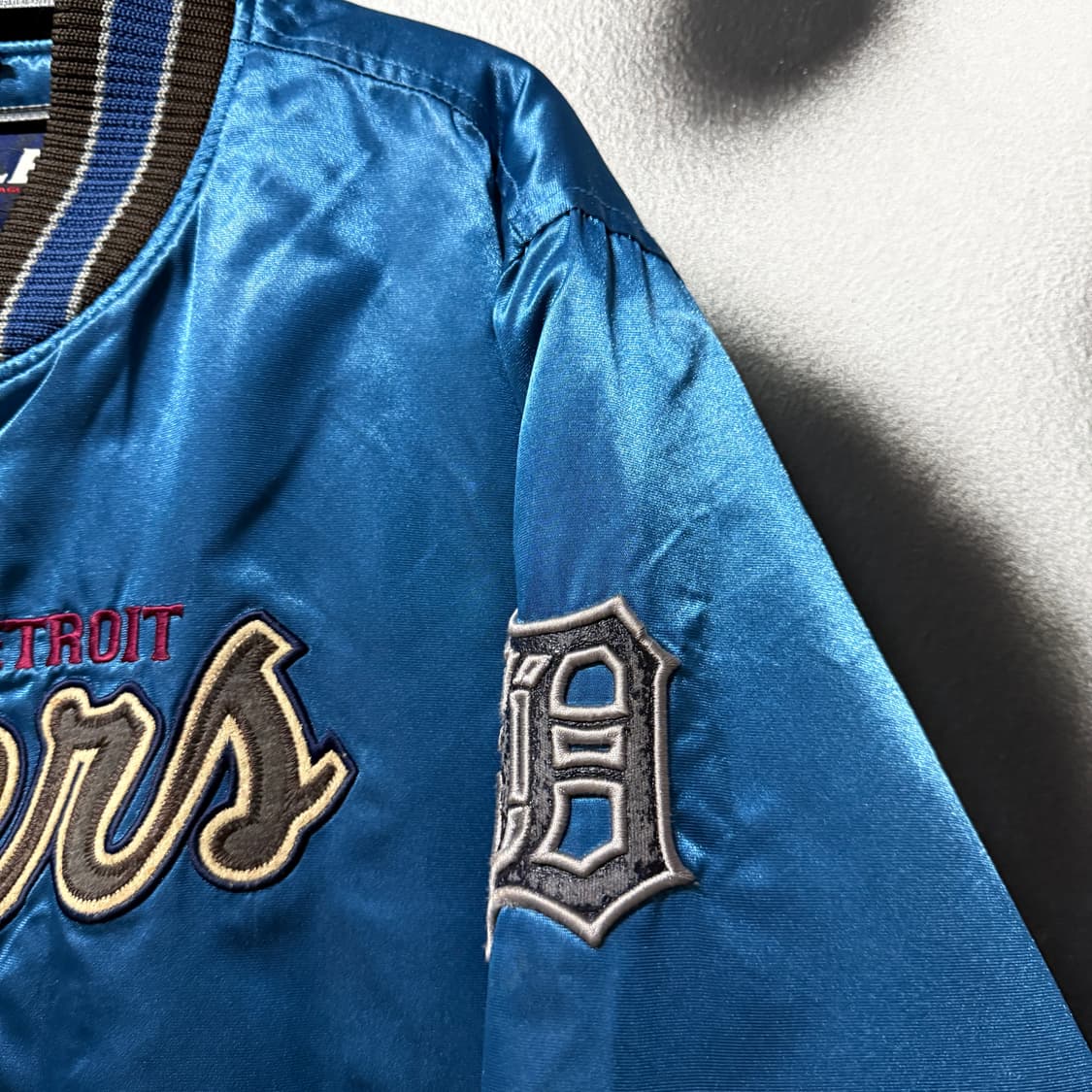 MLB 디트로이트 타이거스 퀼팅 봄버 바시티 자켓 상품이미지4