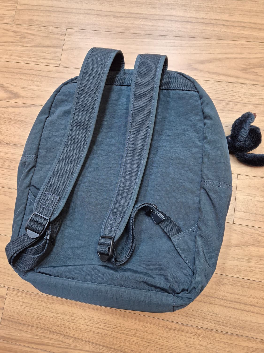 키플링 백팩 판매합니다. 수납공간이 넉넉해서 이것저것 많이 넣고 다니기  상품이미지2