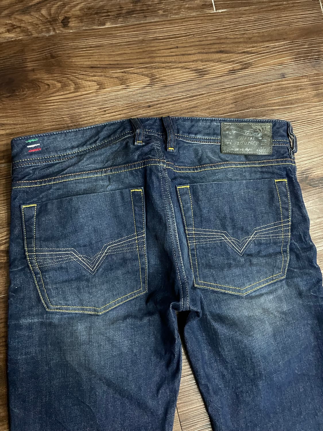 디젤 ZATINY 오일워싱 부츠컷 플레어진 데님 팬츠 상품이미지9