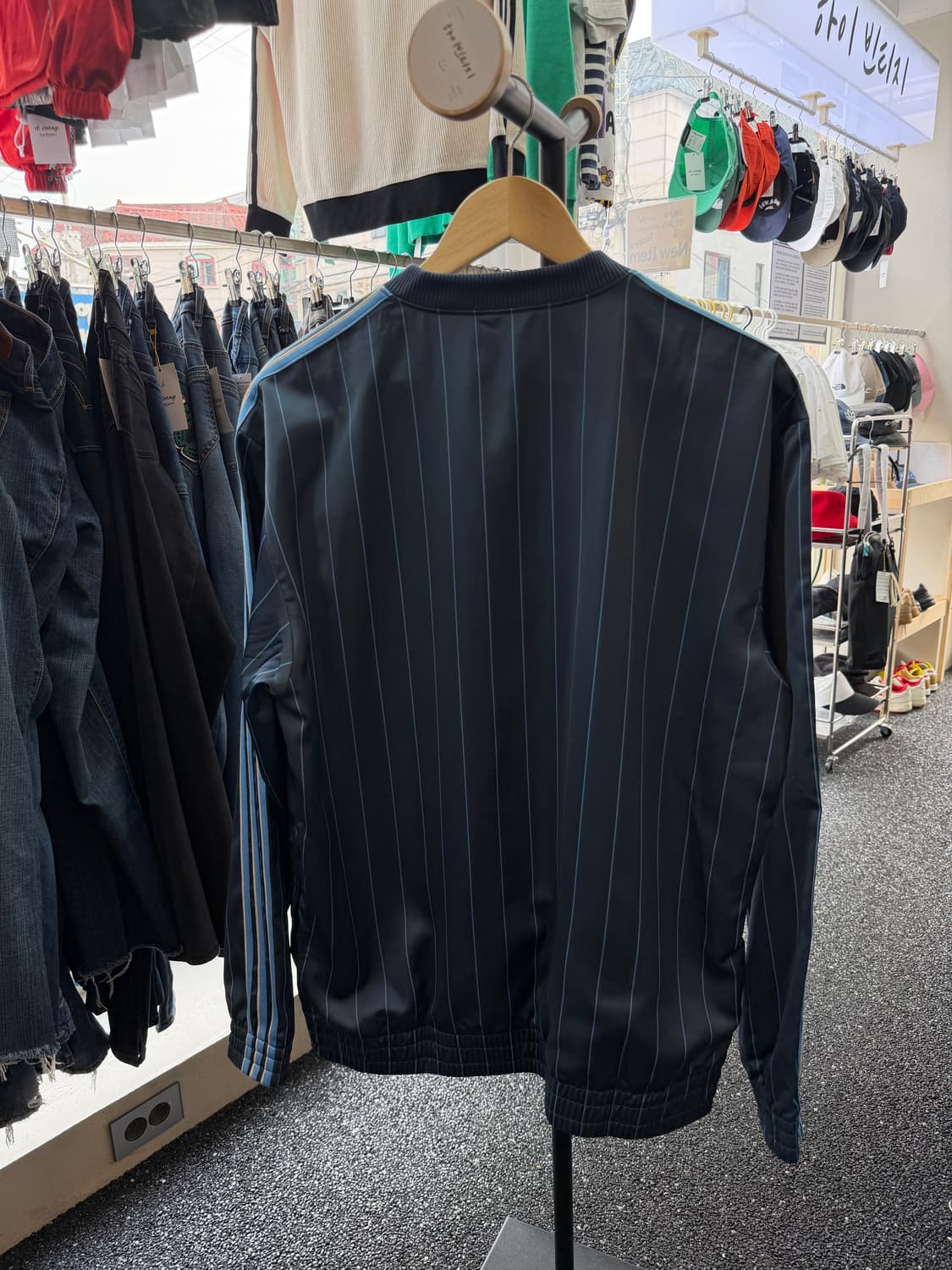 아디다스 윈드브레이커 블루 스트라이프 L  상품이미지4