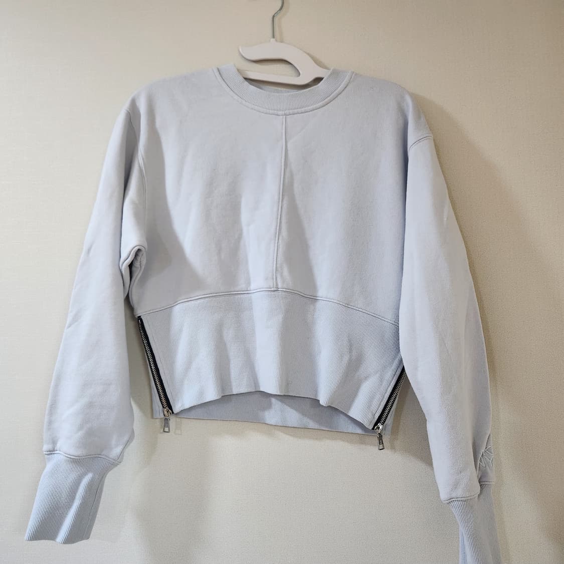 DKNY스포츠 사이드지퍼 크롭 맨투맨 XS(M) 상품이미지1
