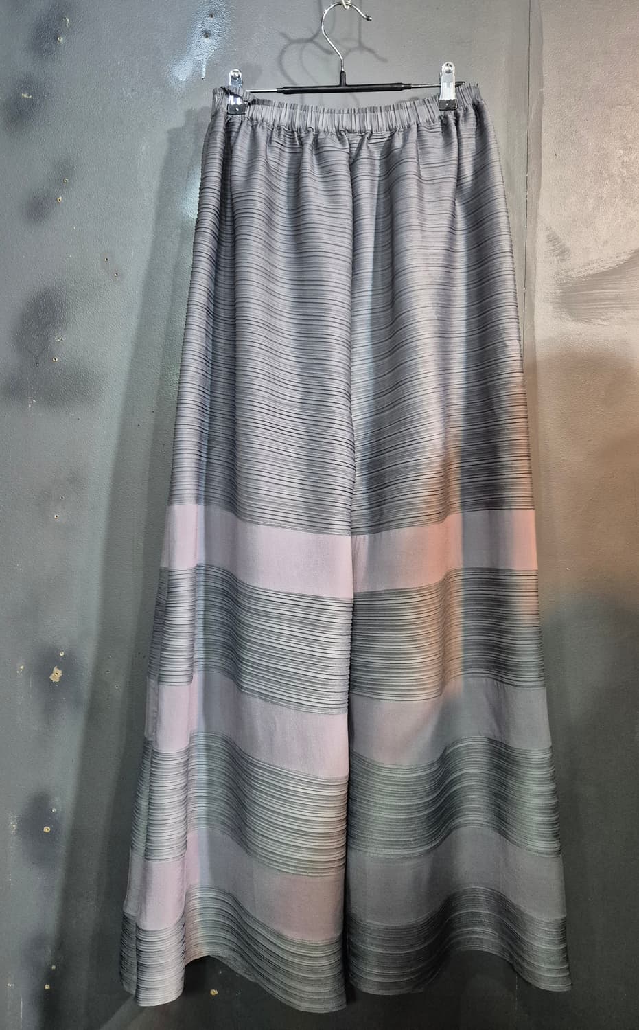 플리츠 와이드 팬츠 그레이 77 88 99 상품이미지1