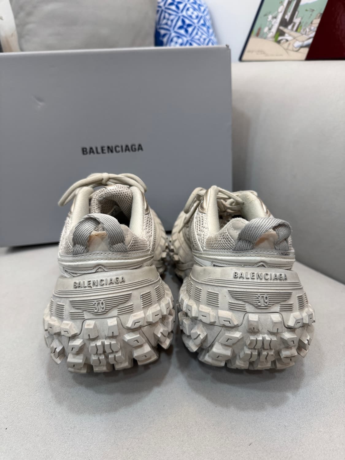 발렌시아가 디펜더 스니커즈 39사이즈  상품이미지2