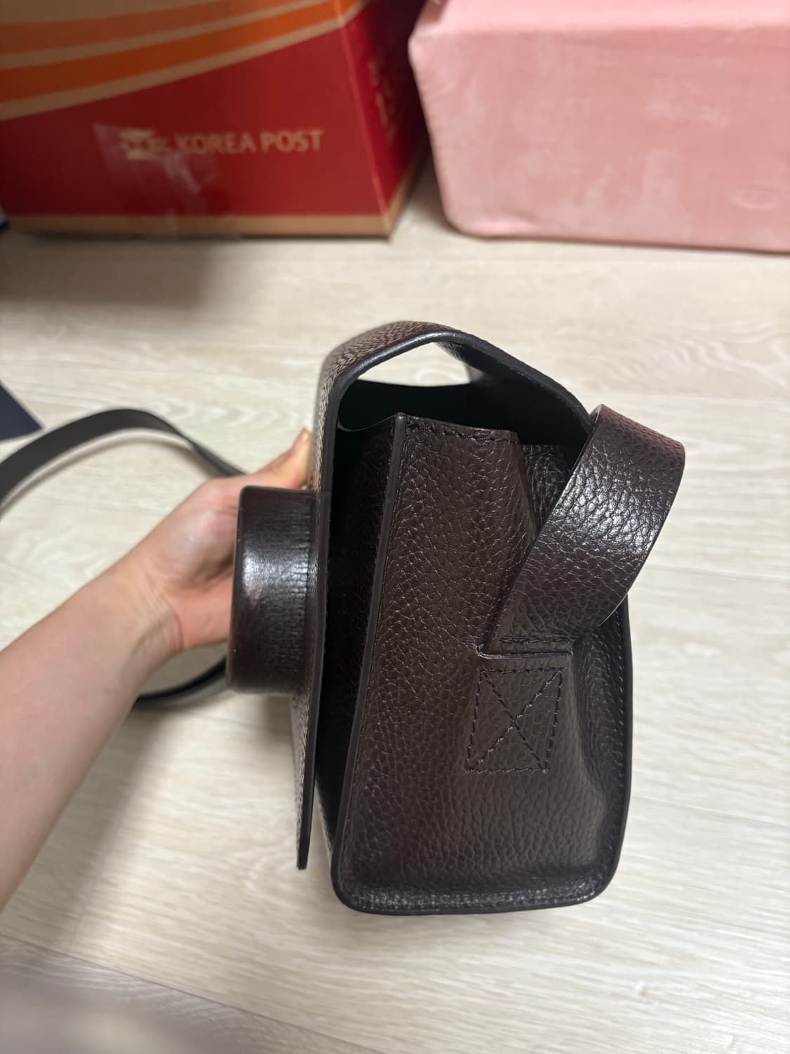 르메르 카메라백 다크초코 상품이미지5