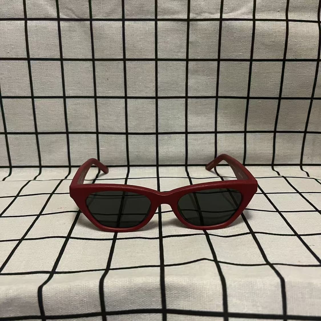 젠틀 몬스터 x 메종 마르지엘라 MM208-LR1 레더 레드 그레이
 상품이미지1