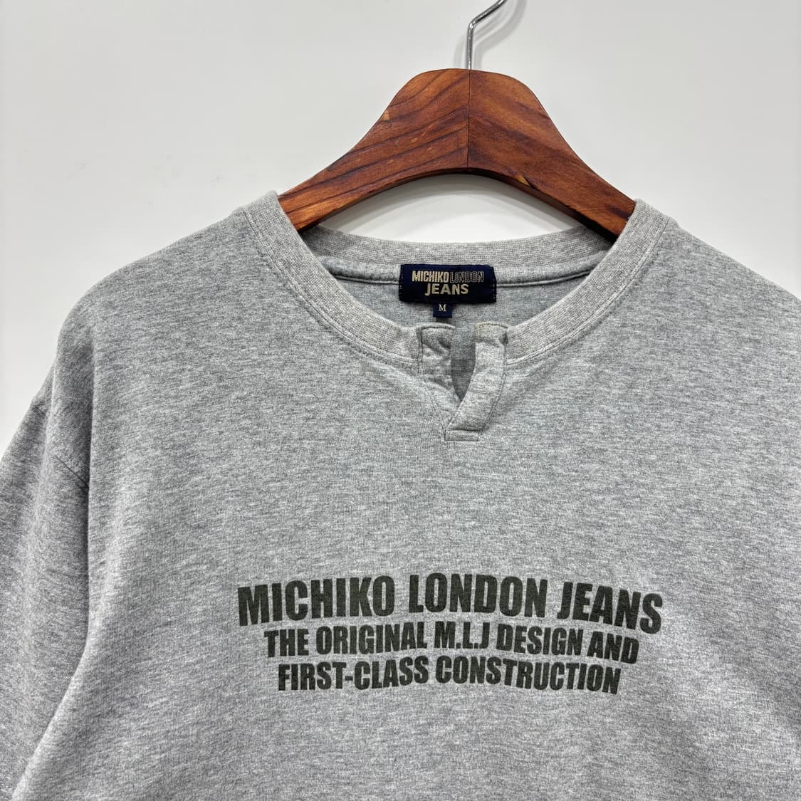Michiko London Jeans 반팔 티셔츠 상품이미지4
