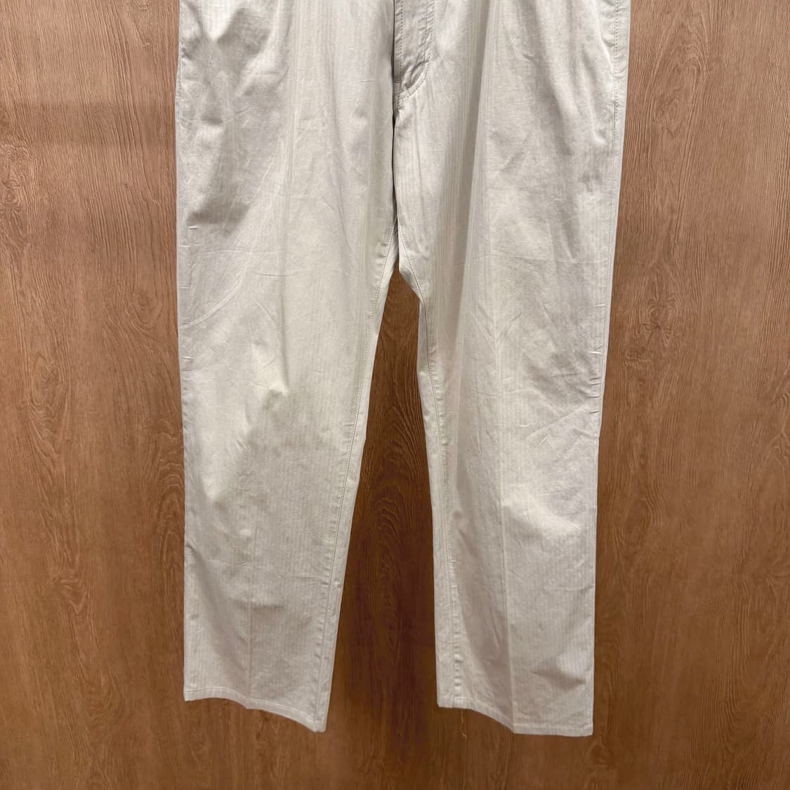 버버리 런던 슬랙스 팬츠 백 포켓 힙 요크 레더 패치 디테일 베이지 상품이미지5