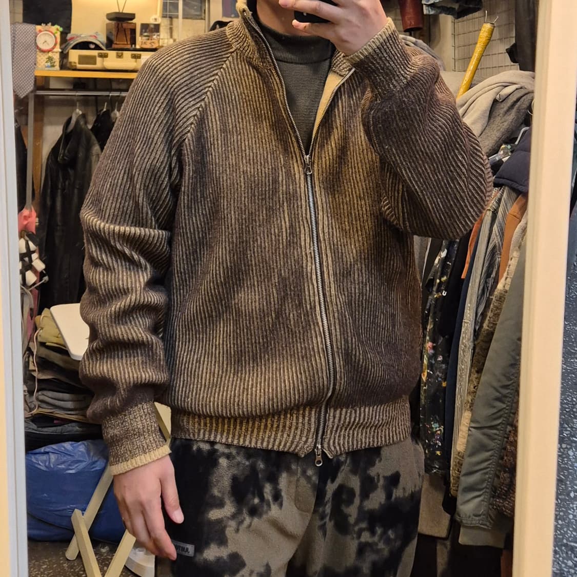 FREE(착샷잇음) 브라운 줄무늬 집업니트  상품이미지4