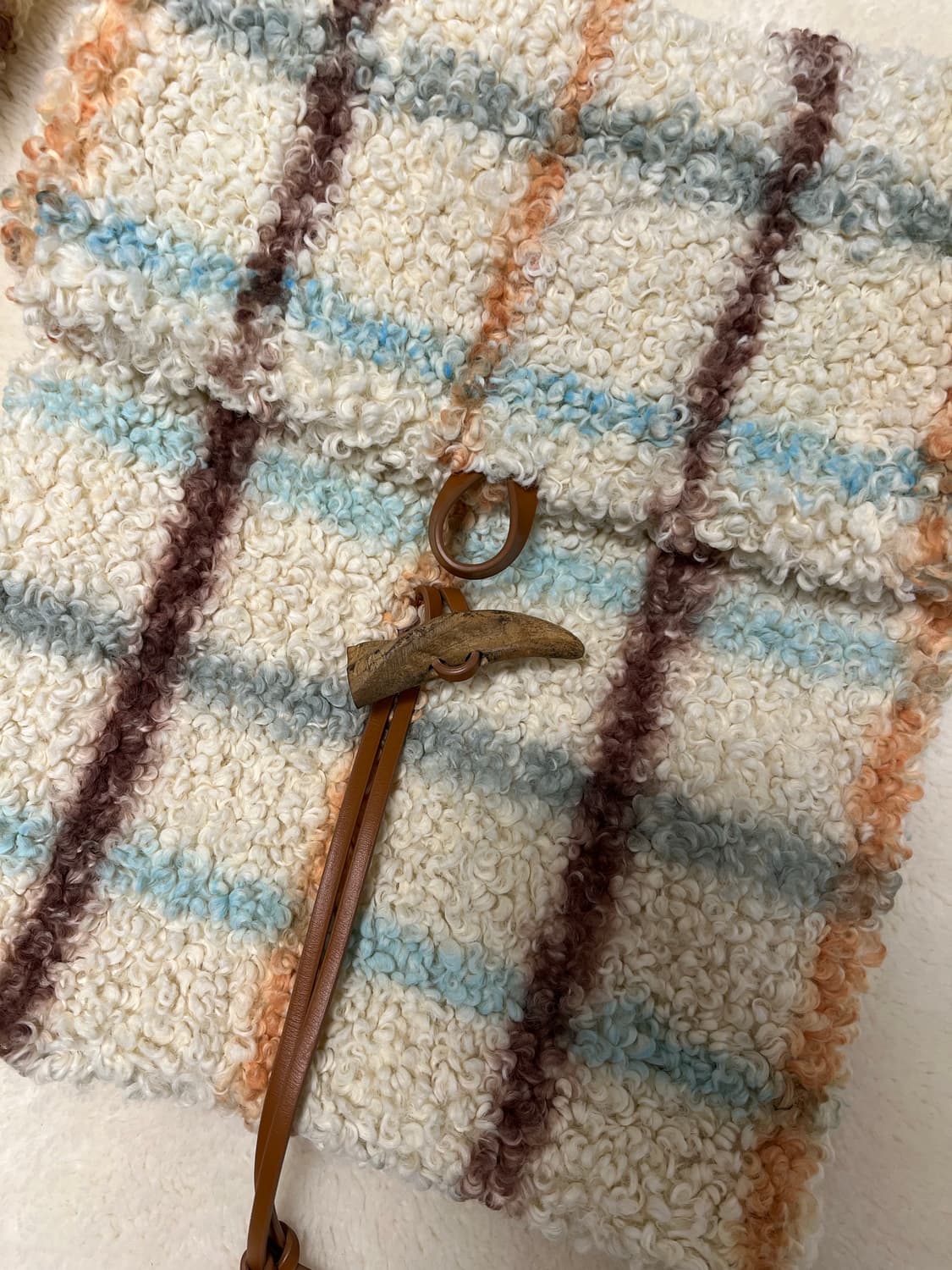 아크네스튜디오 뽀글이 크로스백 상품이미지2