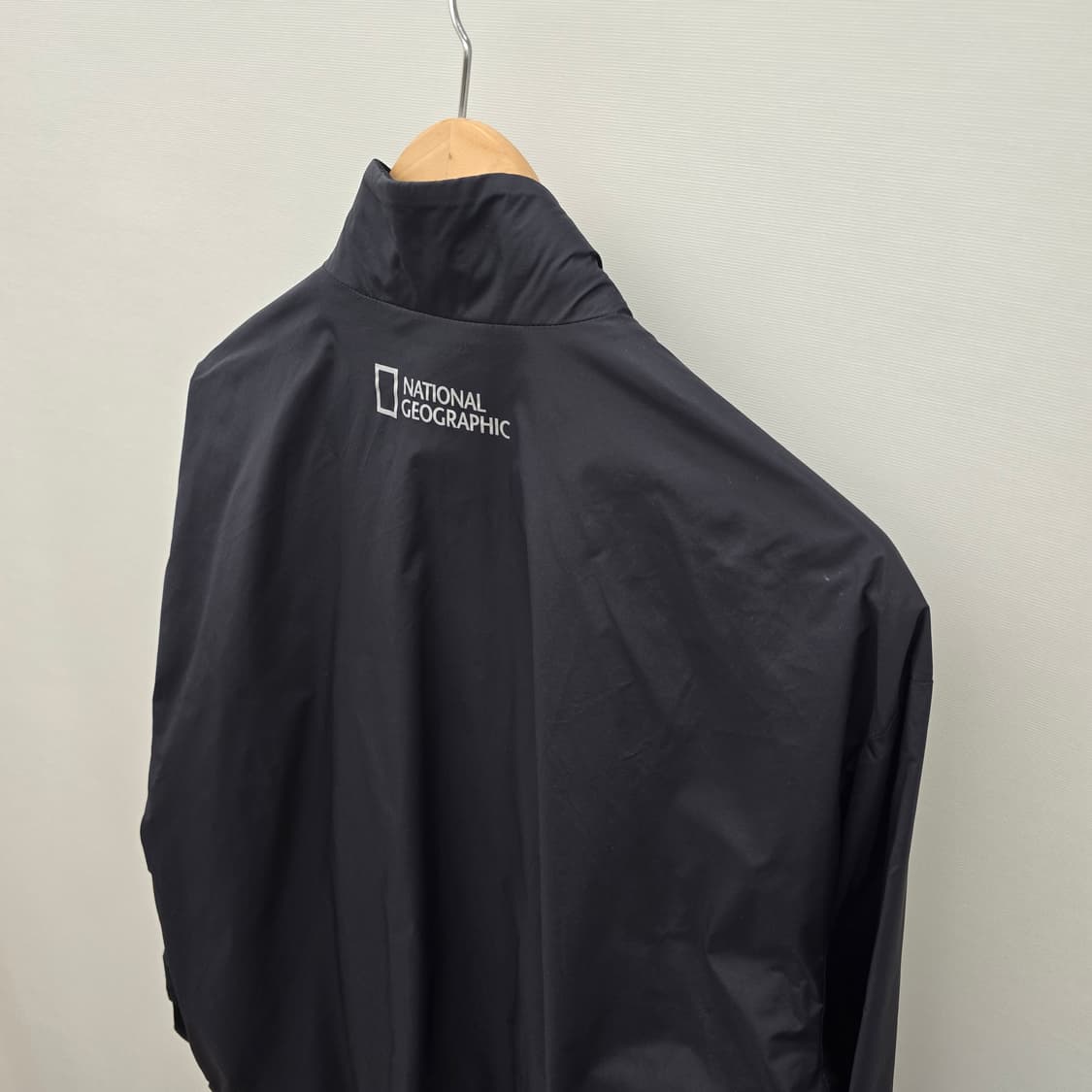 내셔널지오그래픽 바람막이 블랙 상품이미지7