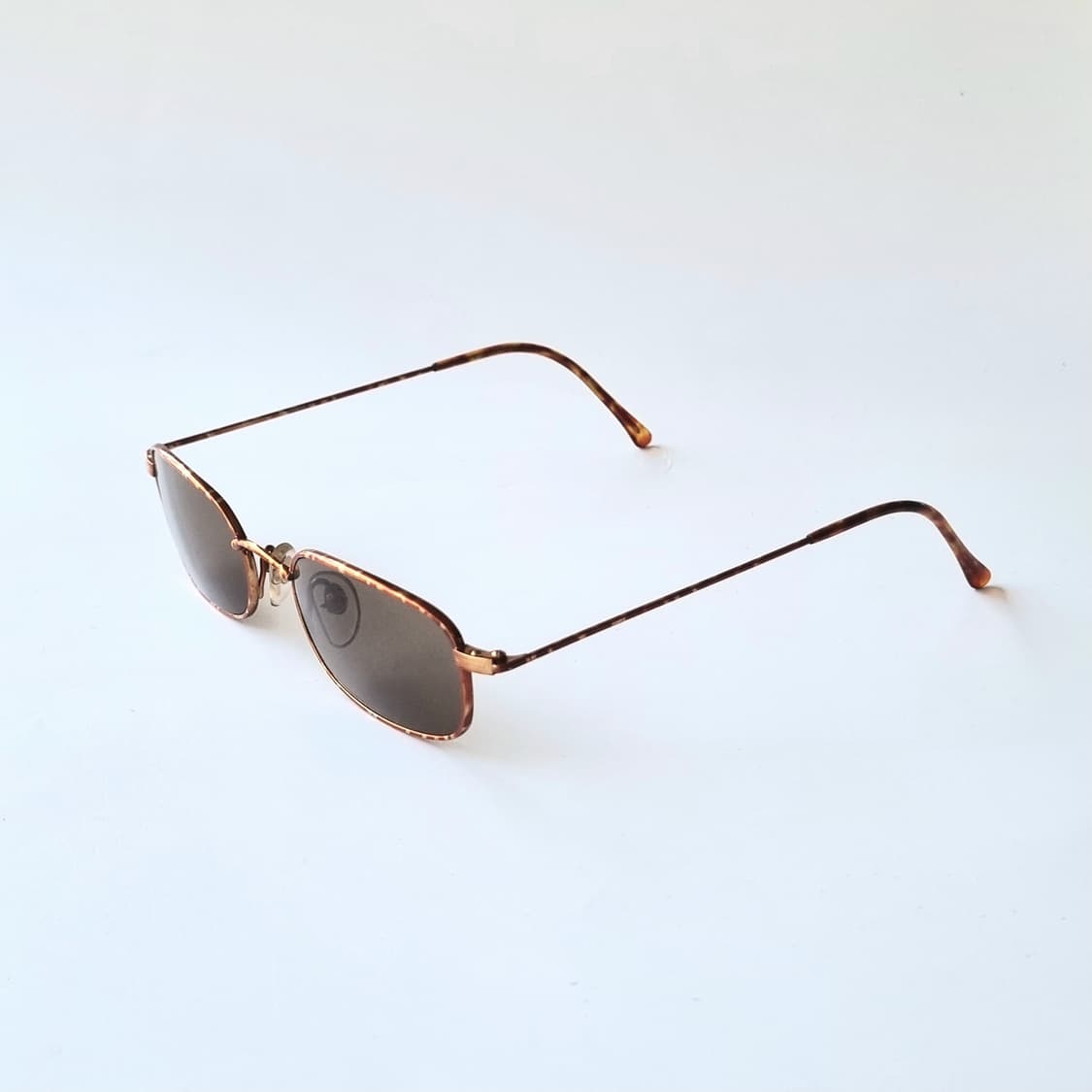 데드스탁 90트렌디한 내로우(Narrow) 쉐입 선글라스 상품이미지5