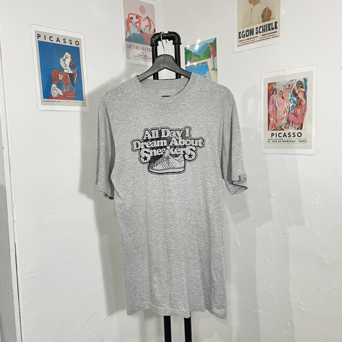 아디다스 키치 로고 반팔티 상품이미지2