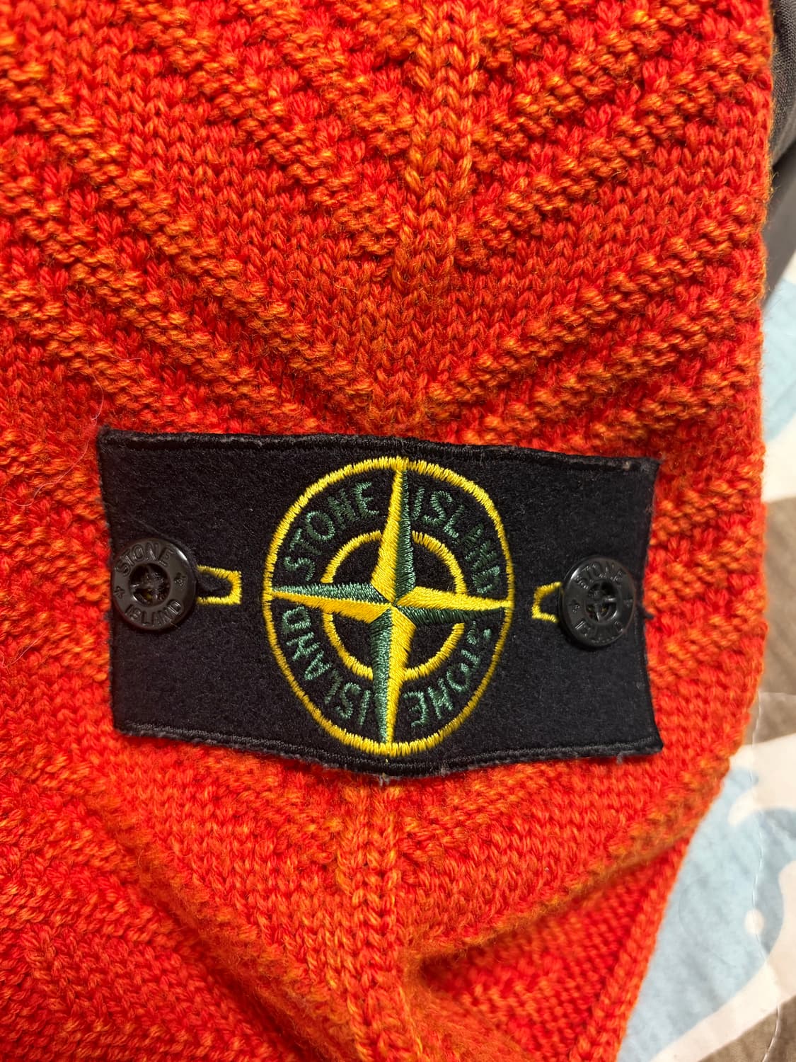 스톤아일랜드 니트 집업 착샷O 상품이미지3