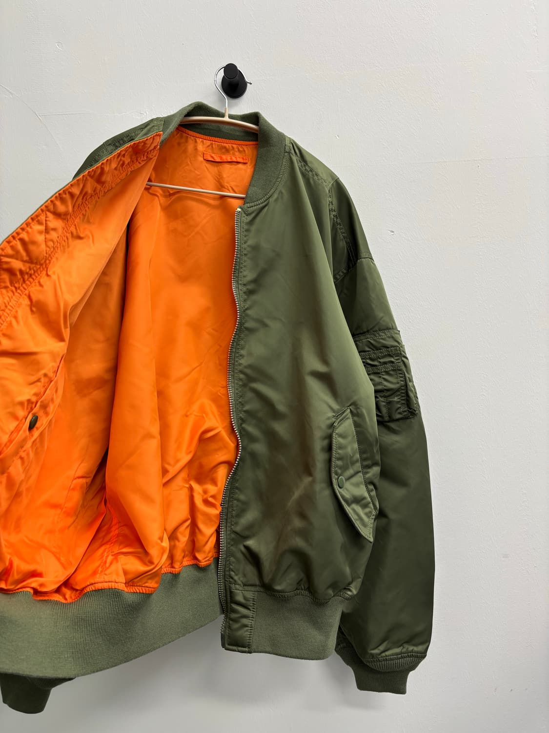 알파 인더스트리 리버시블 MA-1 항공 점퍼 상품이미지2