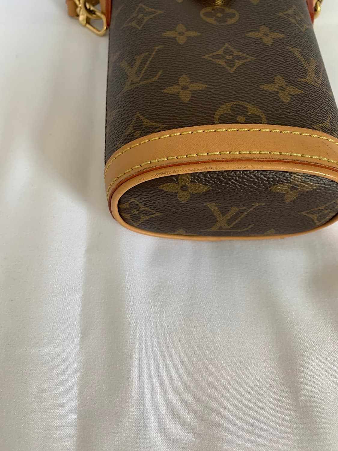 루이비통 폴드미 모노그램 파우치 크로스백 상품이미지9