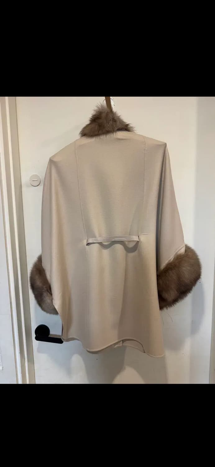 LoLo piana 로로피아나 캐시미어 케이프 상품이미지5