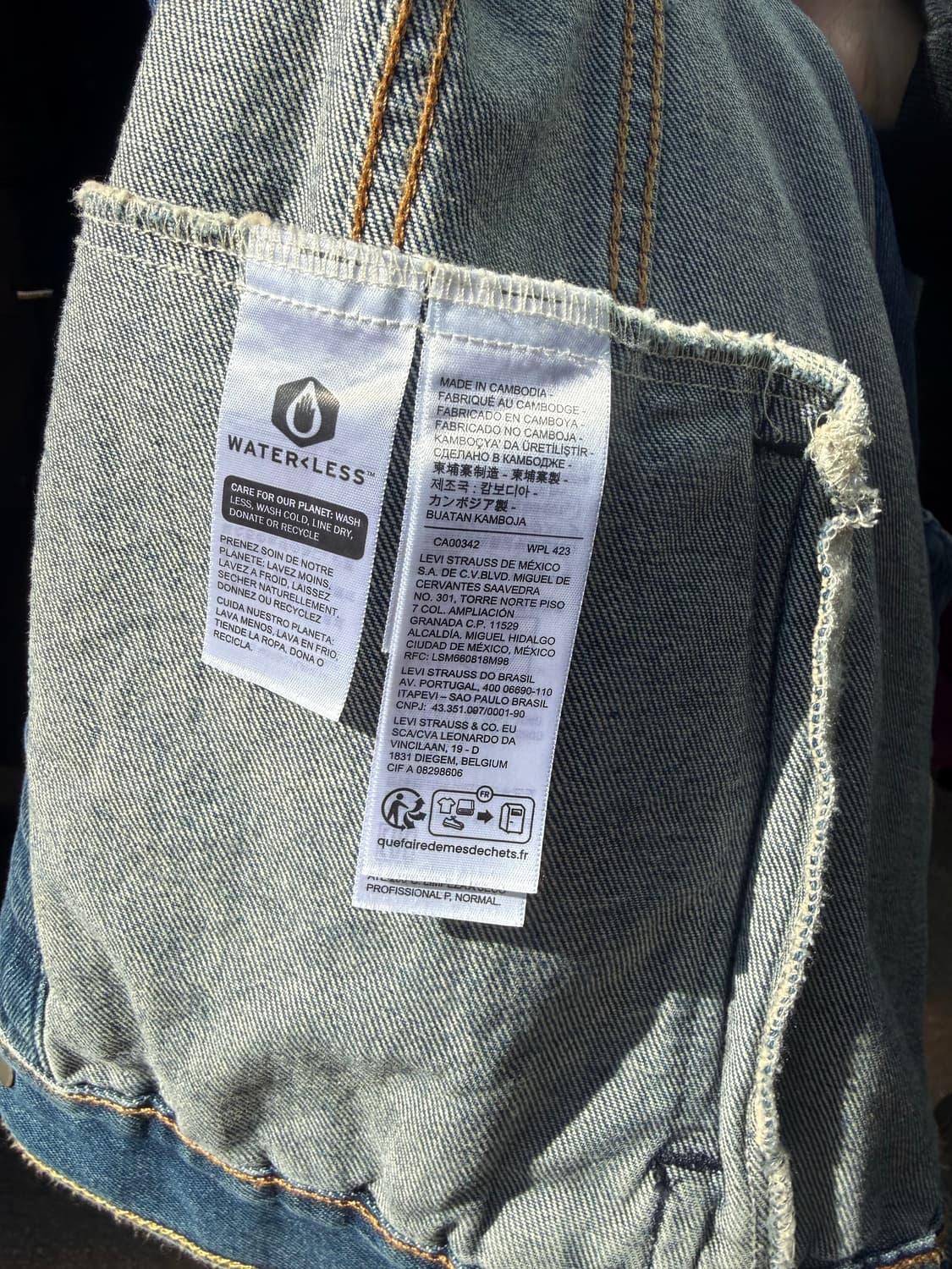 Levi’s Vintage Fit Denim Trucker Jacket 상품이미지8