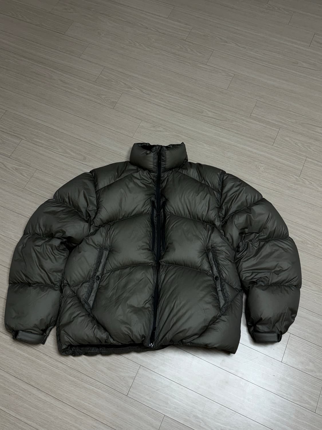 모이프 쉐도우 푸퍼 다운 패딩 3사이즈 올리브 상품이미지1