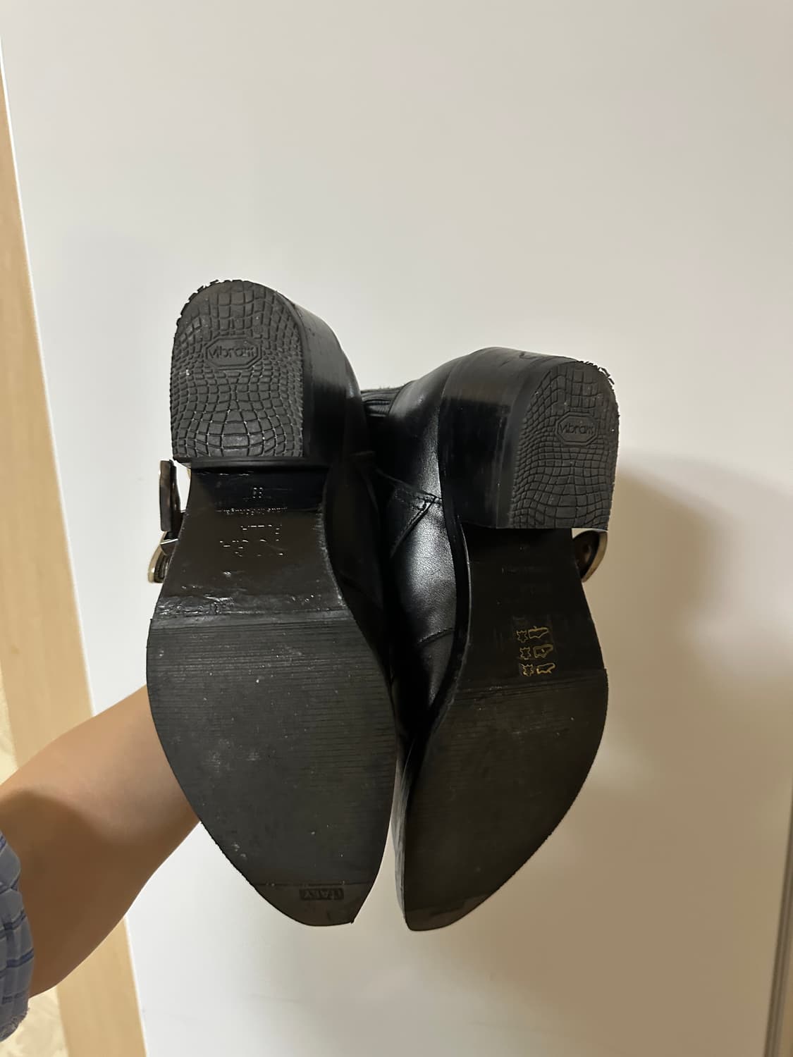 토가 풀라(Toga Pulla) 버클 스트랩 미드힐 부츠 상품이미지3