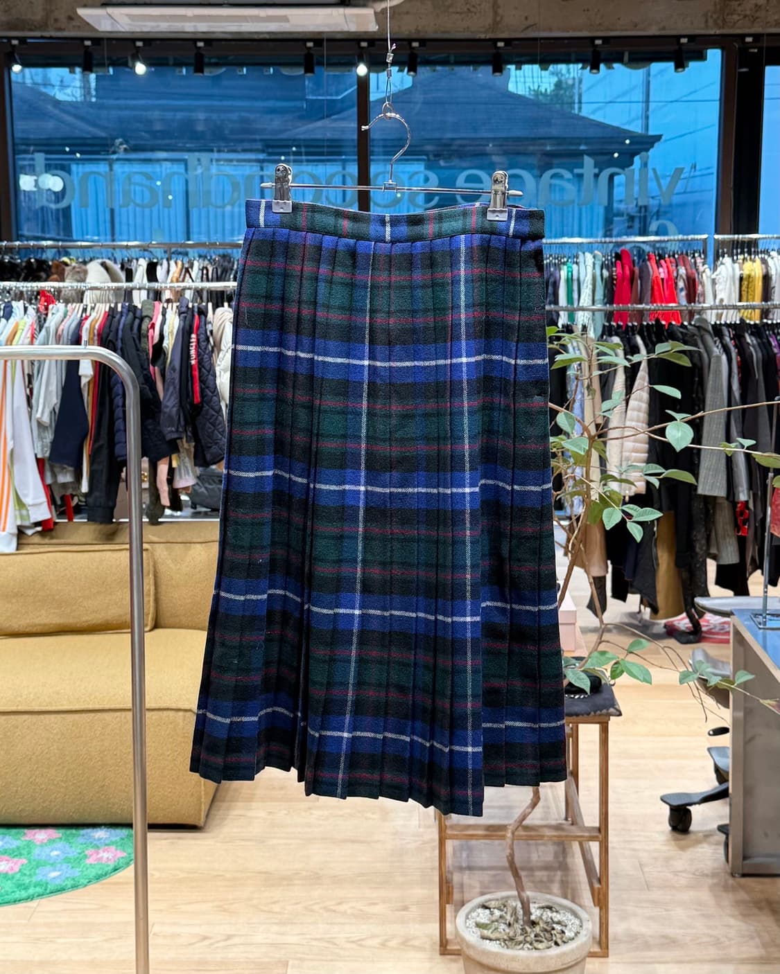 레이디 리나운 블루 체크 핀턱 미디스커트  상품이미지1