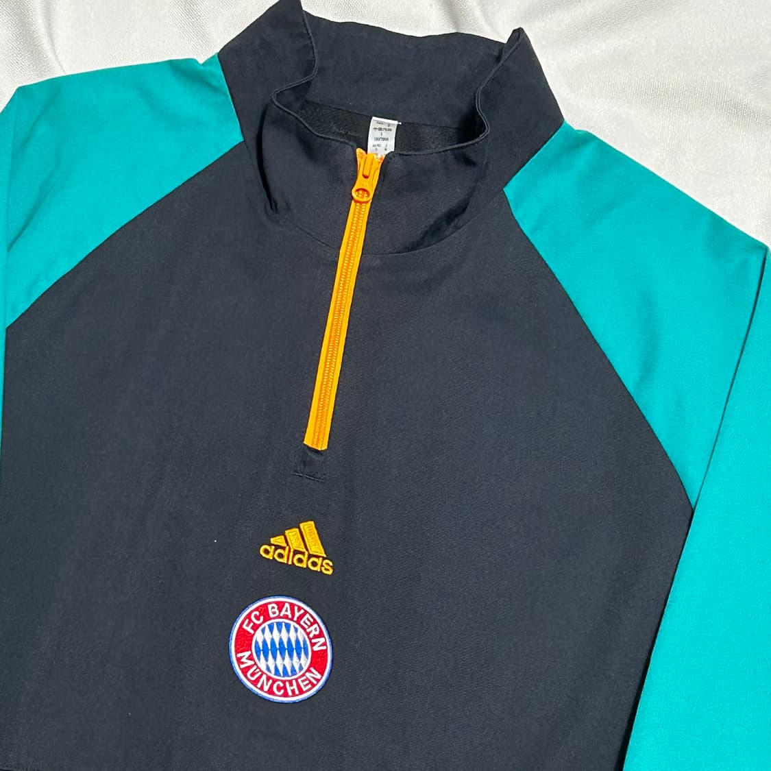 L 아디다스 바이에른 뮌헨 아노락 아이콘 탑 상품이미지1