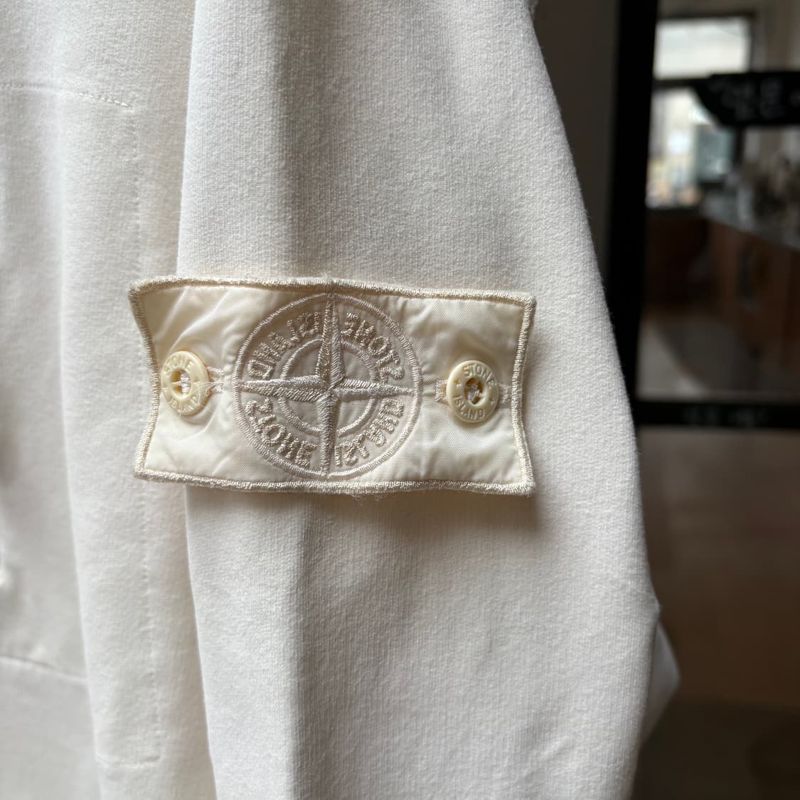 스톤아일랜드 고스트 피스 화이트 뱃지 원포켓 집업 스웻셔츠 상품이미지5