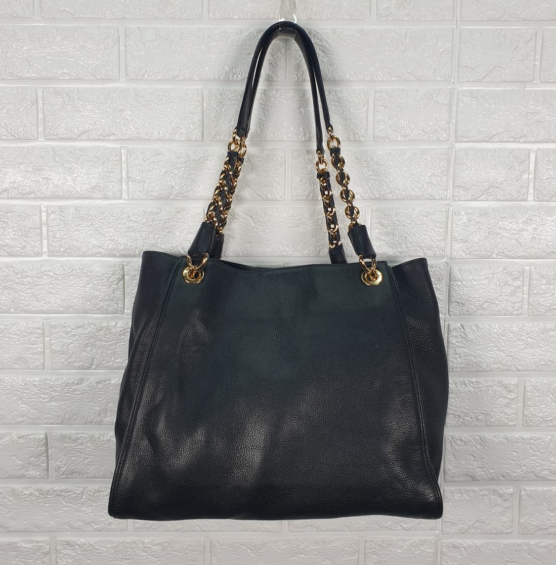 닥스 DD 스터드 로고 소가죽 숄더백 상품이미지3