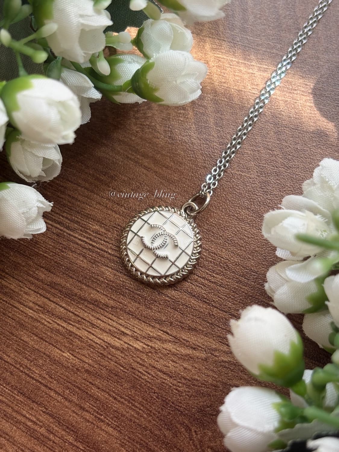 화이트) 샤넬 격자 그리드 패턴 로고 실버 목걸이 상품이미지2