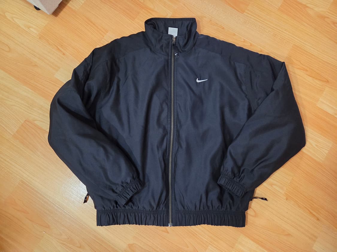 나이키 NRG 솔로 스우시 사틴 봄버 자켓 블랙 상품이미지1