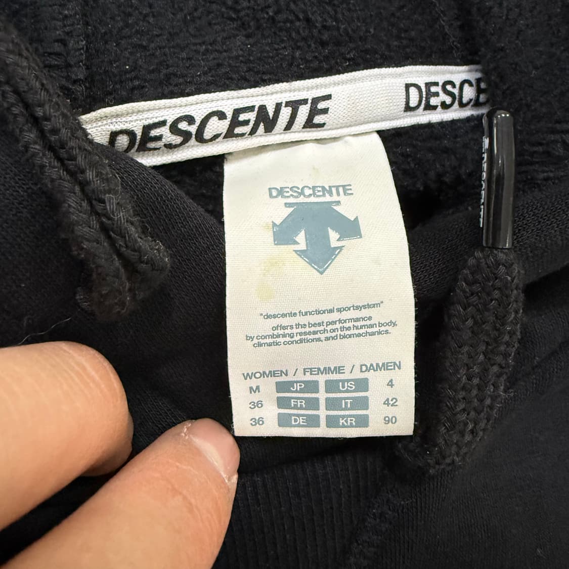 90 데상트 로고 그래픽 후드티 0130T1 상품이미지3