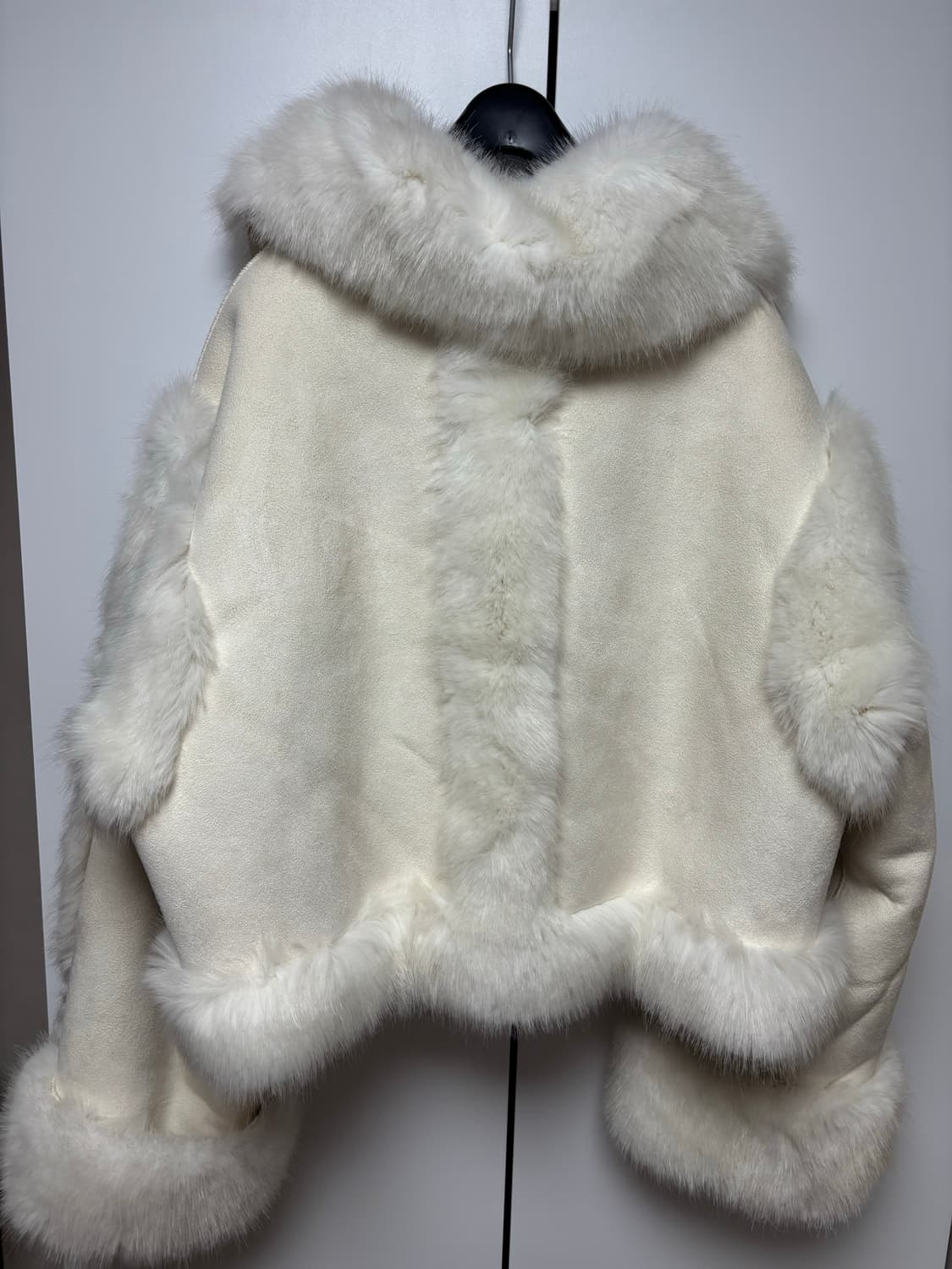 쓰리타임즈 버니퍼 무스탕 22fw 아이보리 상품이미지4