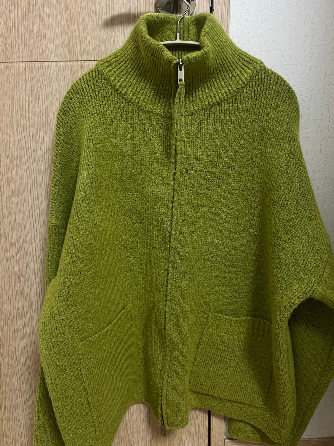 라퍼지스토어 올리브 가디건 판매합니다. 상품이미지1