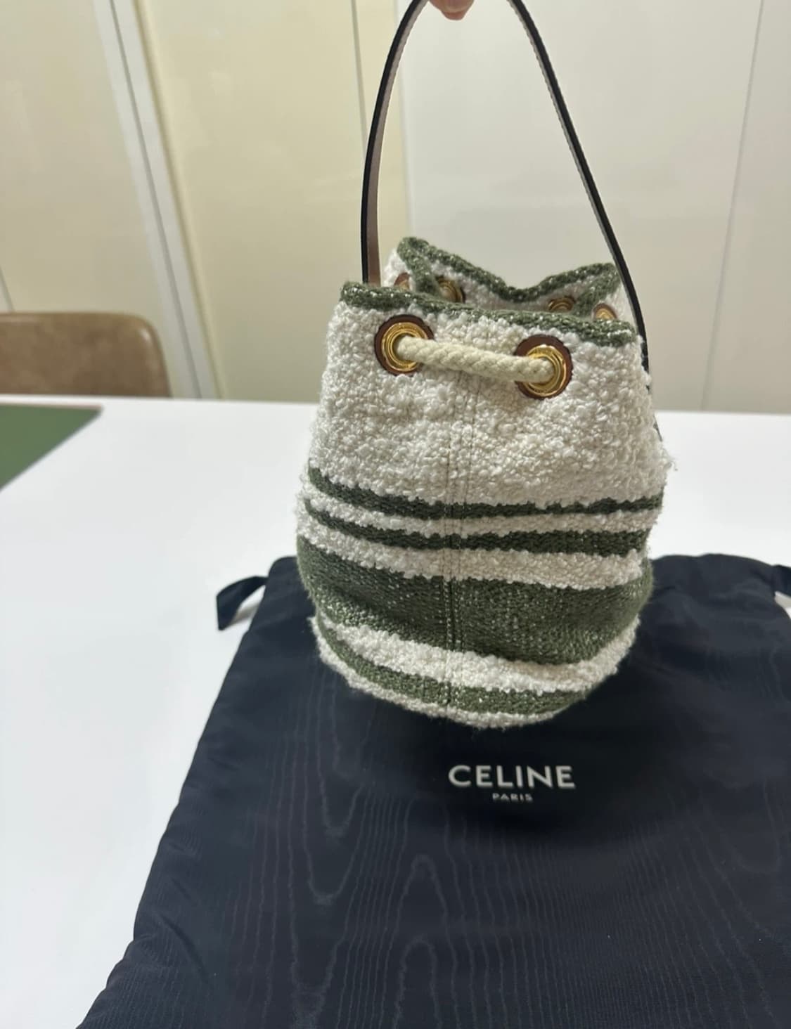 셀린느 드로우스트링 틴 버킷 토트백 상품이미지5