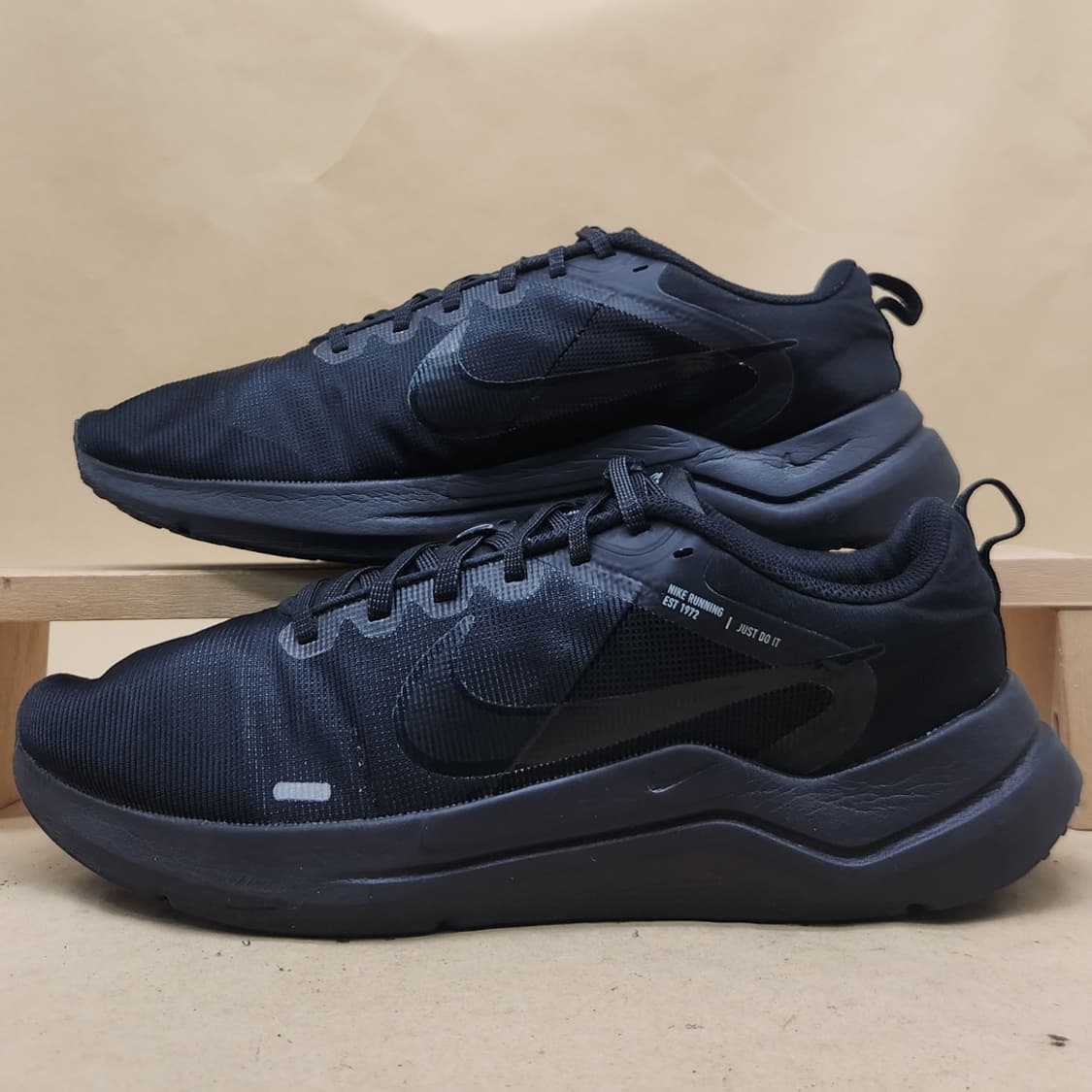 나이키 다운시프터 남성스니커즈 285 상품이미지1